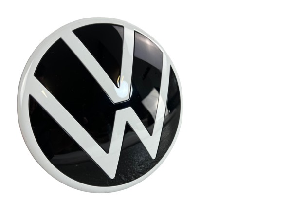 Emblema del logo VW ID Buzz sul portellone posteriore nero