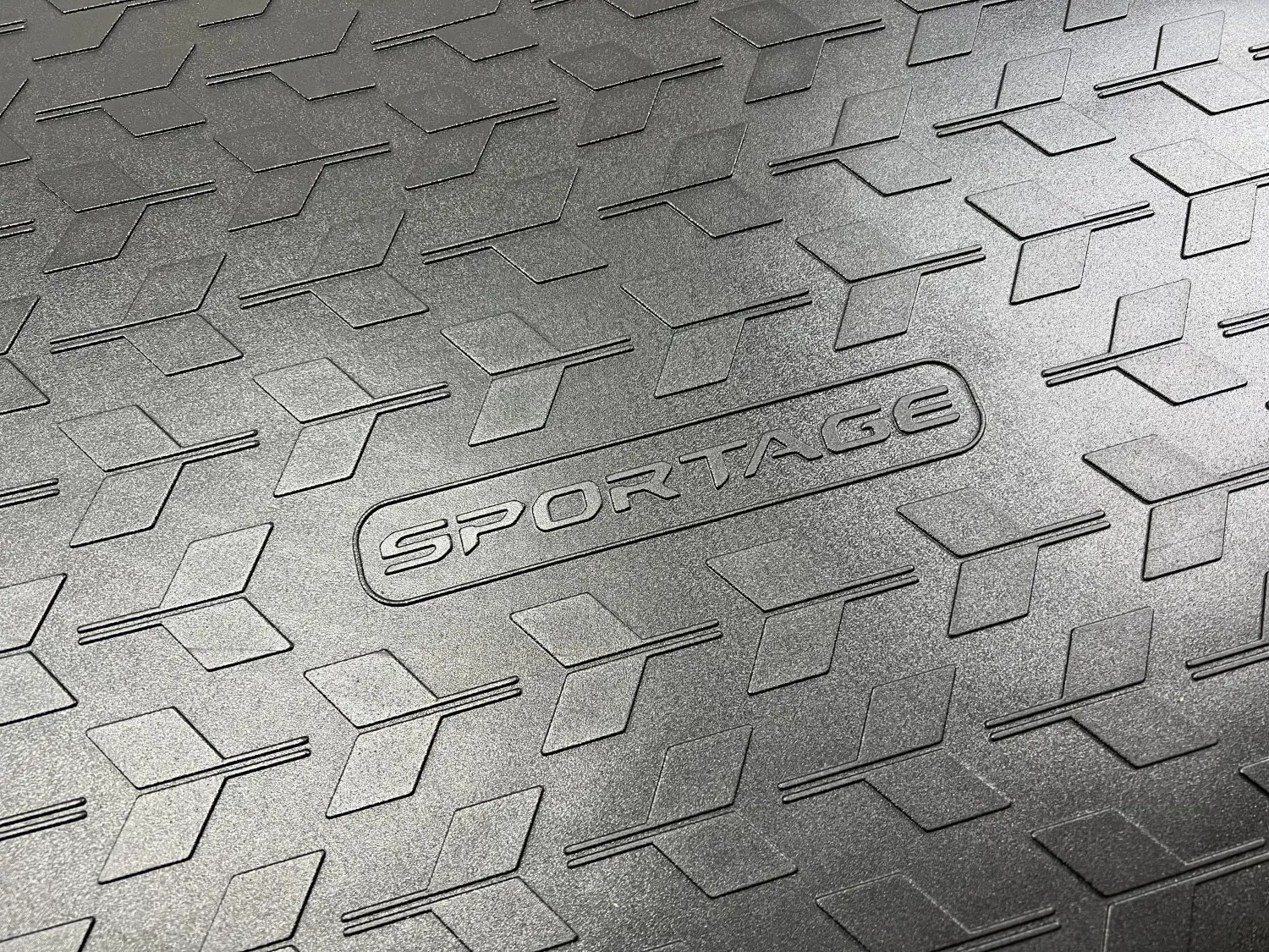 Kia RS-Original-Carsupply Logo schwarz NQ5 mit Kofferraumwanne Kunststoff | Sportage