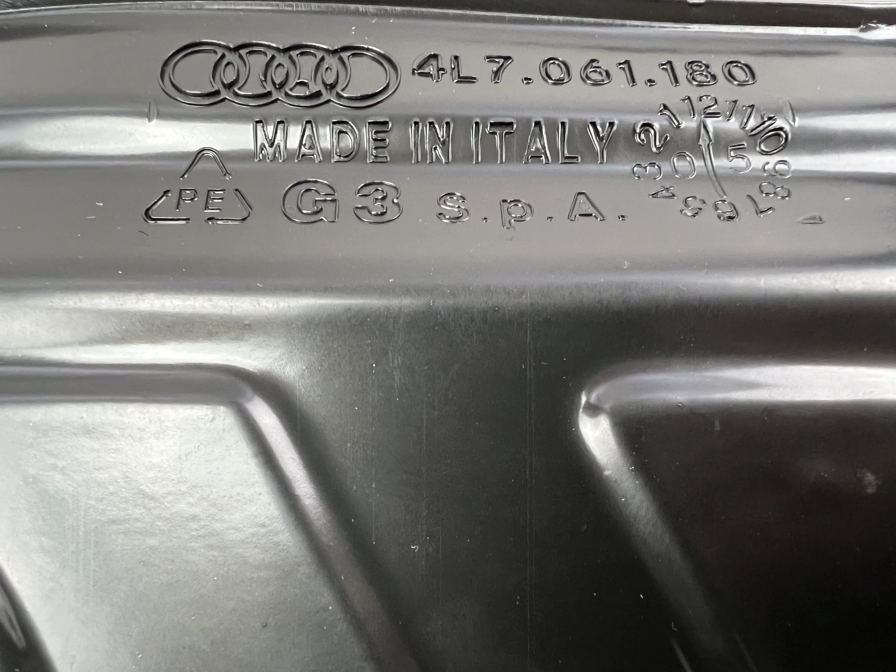 Audi Q7 SQ7 4L Kofferraumschale schwarz mit Logo 2007-2015 Neu!