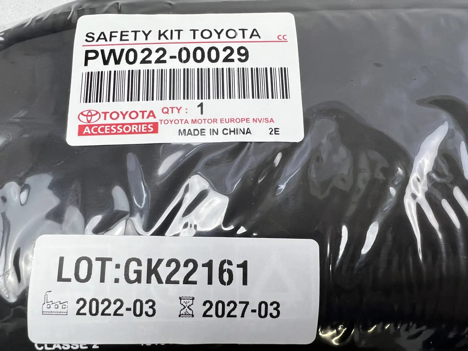 OEM Toyota Emergency Set Security Package Warning Triangle First Aid Safety